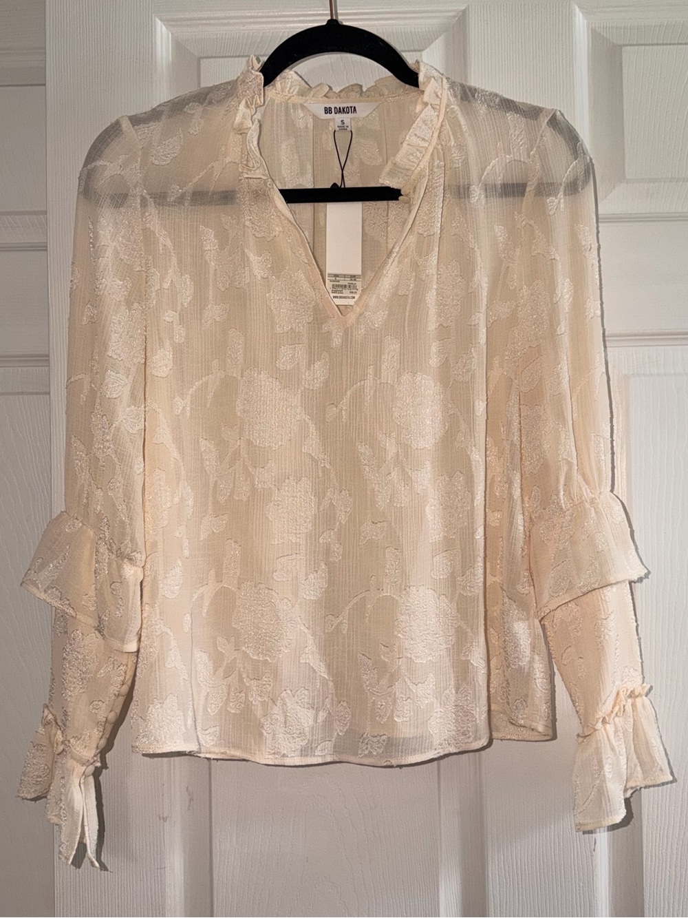 BB Dakota Vanilla Floral Jacquard Ruffle Neck Blouse